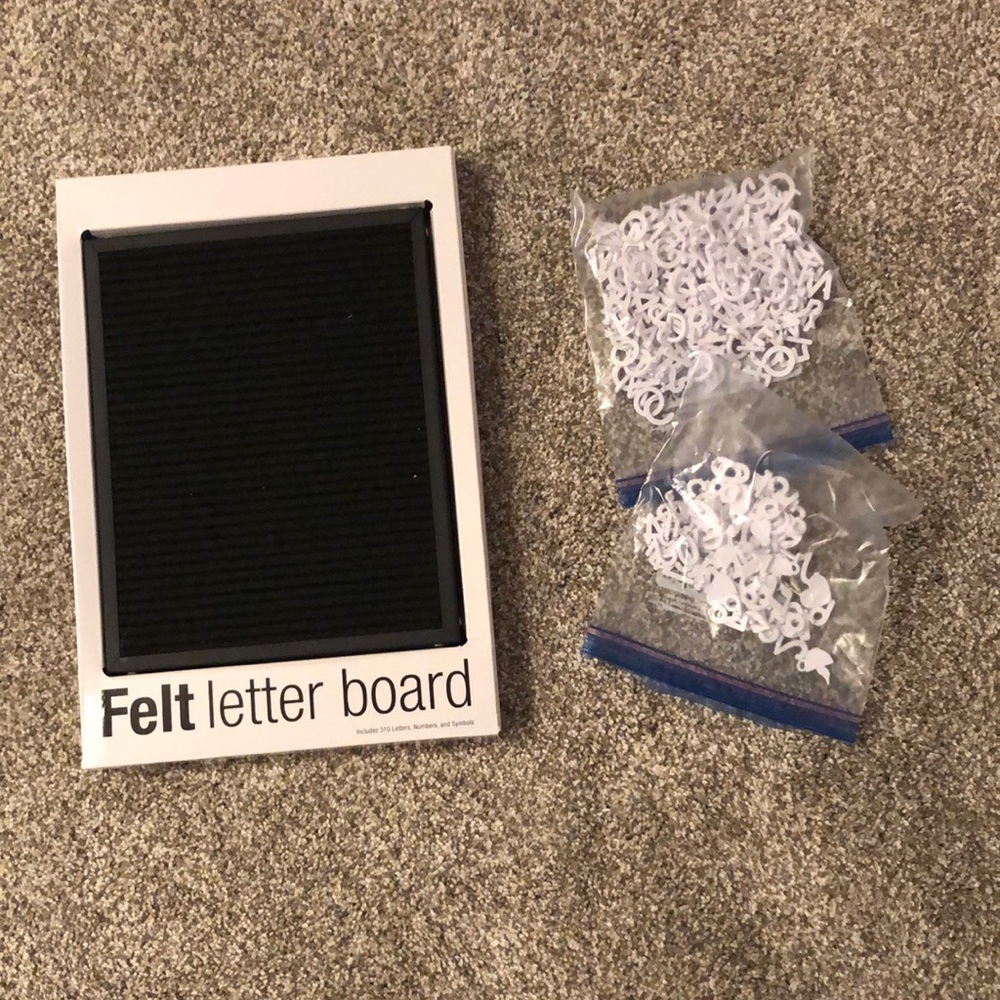 8 1/2” x 11” felt letter board with 310 letter, numbers, & symbols.  Used 2-3 x